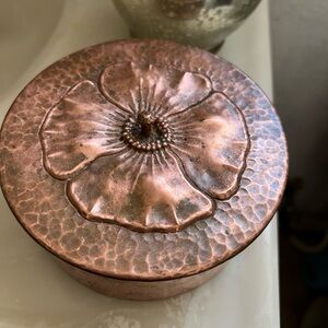 Rare antique Roycroft early 1900’s arts n crafts hammered copper poppy box